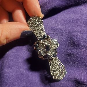 Sparkling black and silver flower hairclip